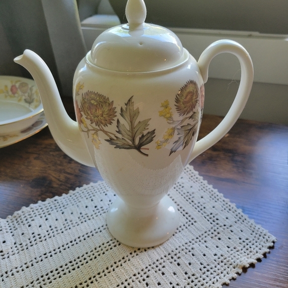 Wedgwood Bone China Litchfield Coffee Pot - Picture 3 of 8